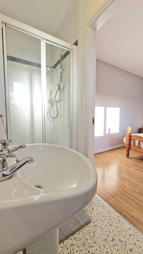 Cosy 3 Bedroom All Ensuites Galway Luaran gambar