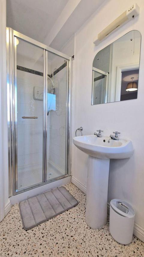 Cosy 3 Bedroom All Ensuites Galway Luaran gambar